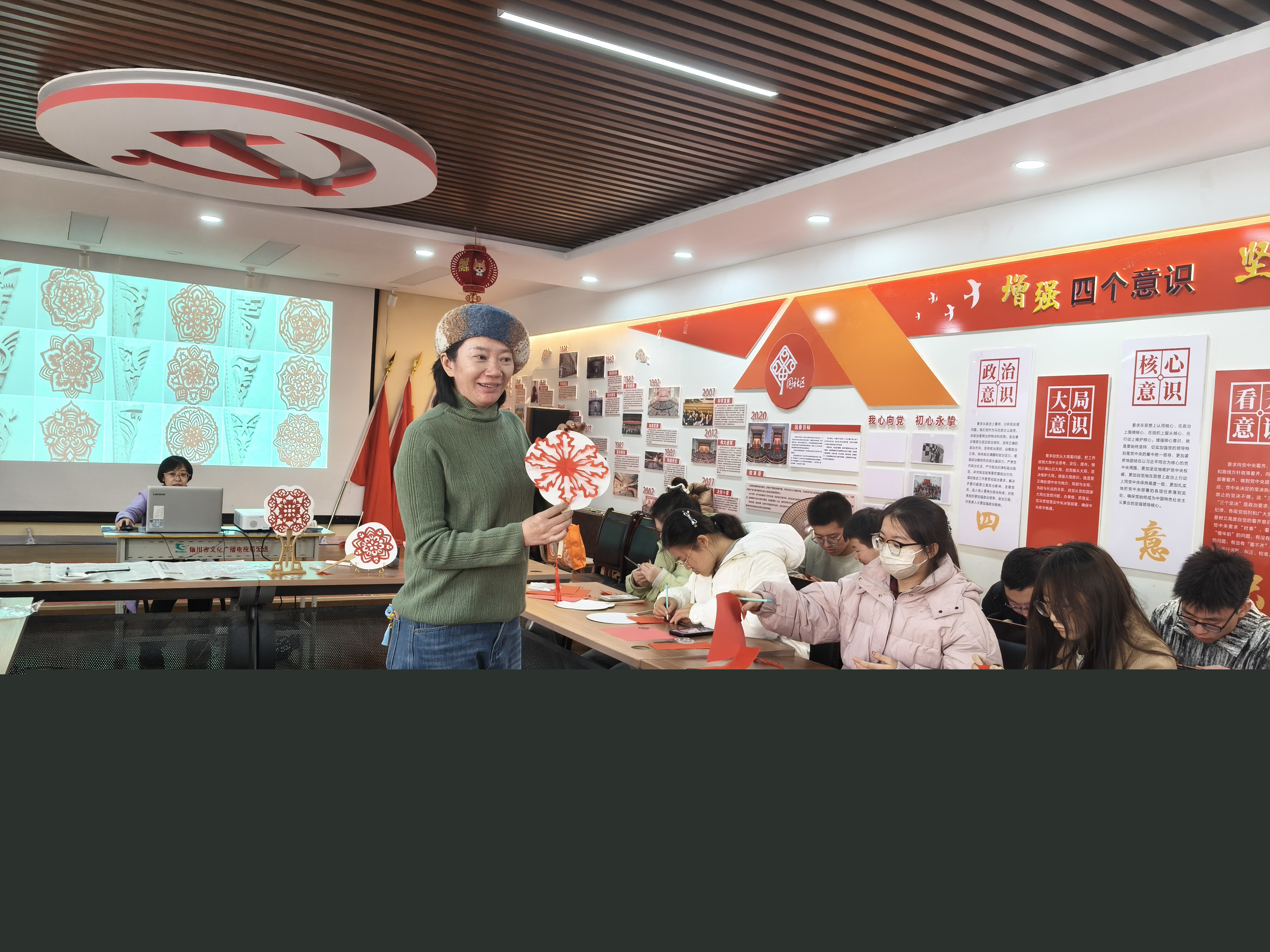 非遺青年行 邂逅指尖綻放的剪紙藝術(21518926)-20250102152633.jpeg