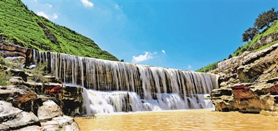 <p>　　　　茹河瀑布。</p>