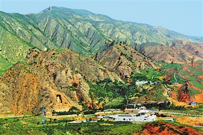 <p>　　　　須彌山石窟。</p>